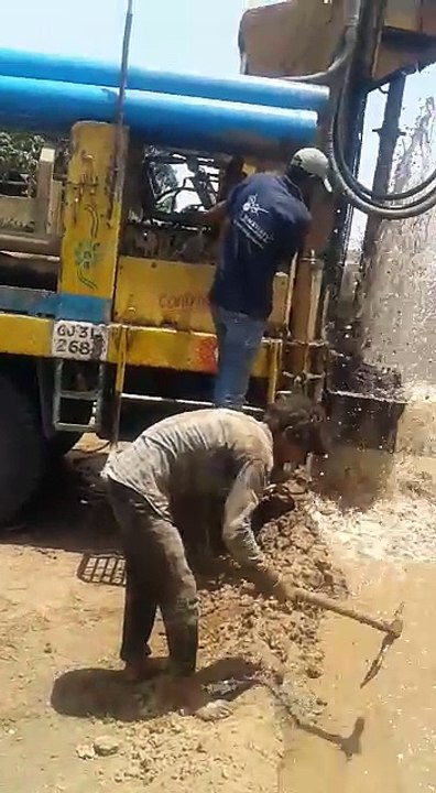 Barbel's water coming,बोरवेल आया इतना पानी,मारवाड़ी विडियो