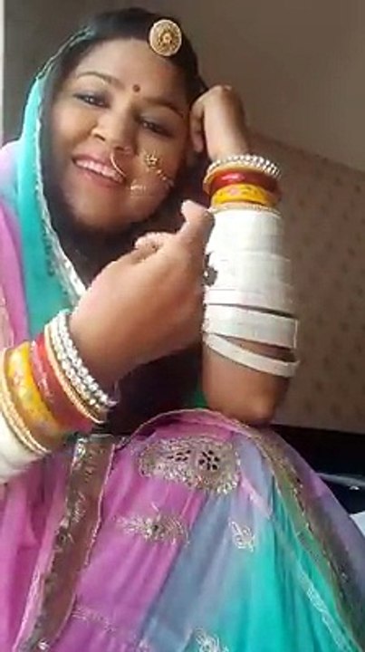 महिला ने गीत गाया,women singing live video,
