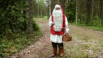 Père Noël: enfants apprennent les secrets des super-lichens des rennes en Laponie Finlande Papa Noël