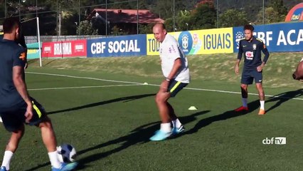 Neymar, en el entrenamiento con Brasil