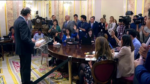 El ‘no saludo’ de Montoro y Rivera tras la aprobación de los Presupuestos Generales