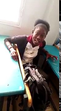 Une jeune fille reprend le Xassida « Touhfatou » de Cheikh Ahmadou Bamba Mbacké