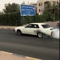 VÍDEO: mientras tanto, en alguna carretera de Emiratos Árabes...