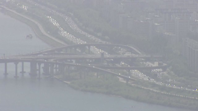 [날씨] 황사에 오후 스모그 유입...미세먼지 '매우 나쁨' / YTN