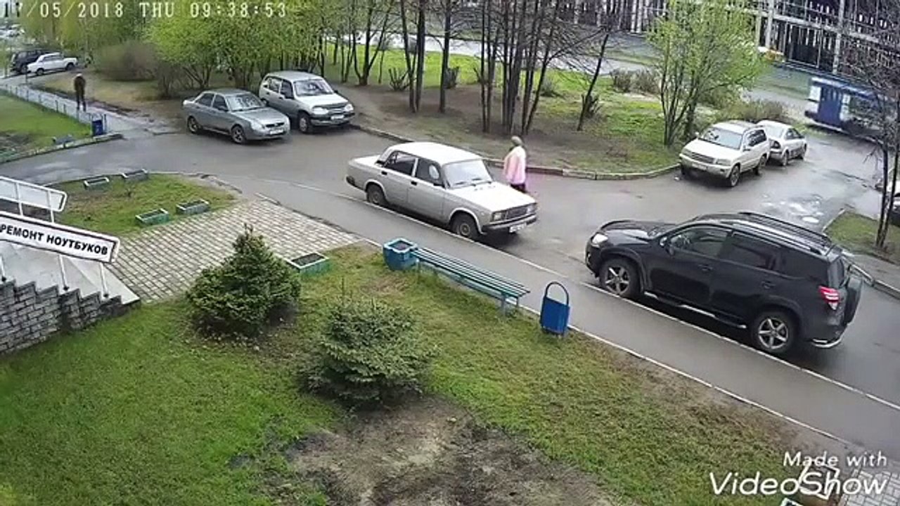 Russie : Une vielle dame dans la rue se fait prendre par un explosion !