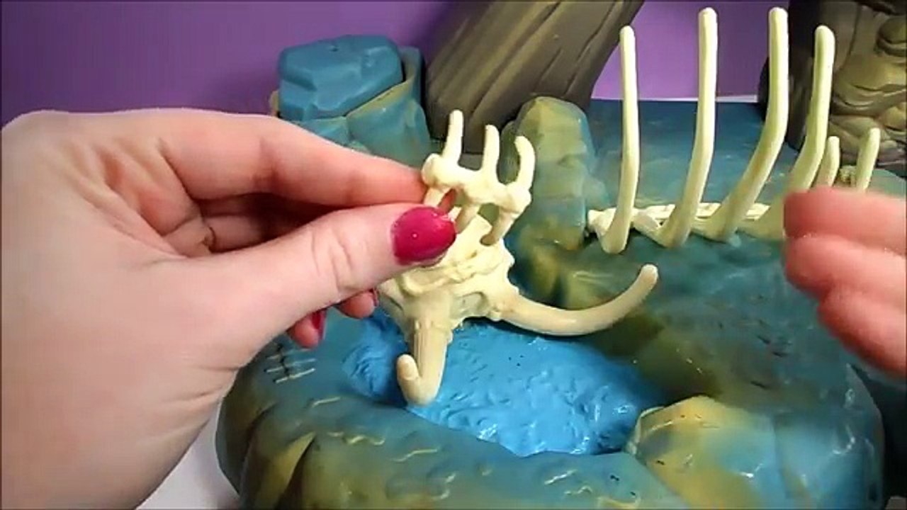 Review of 3 Different Lion King Playsets by Mattel (1994) video