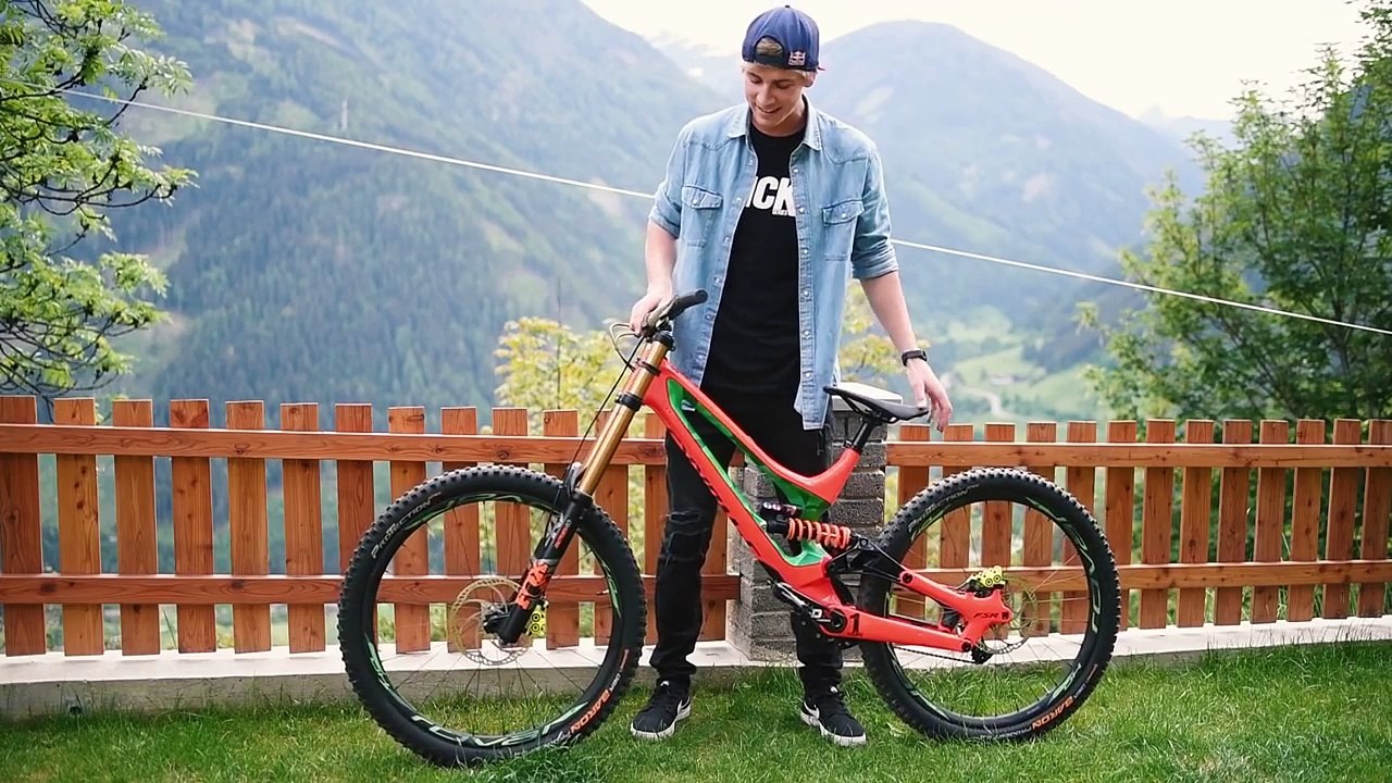 The Fabiolous Escape 2 Machine - Bike Check Fabio Wibmer