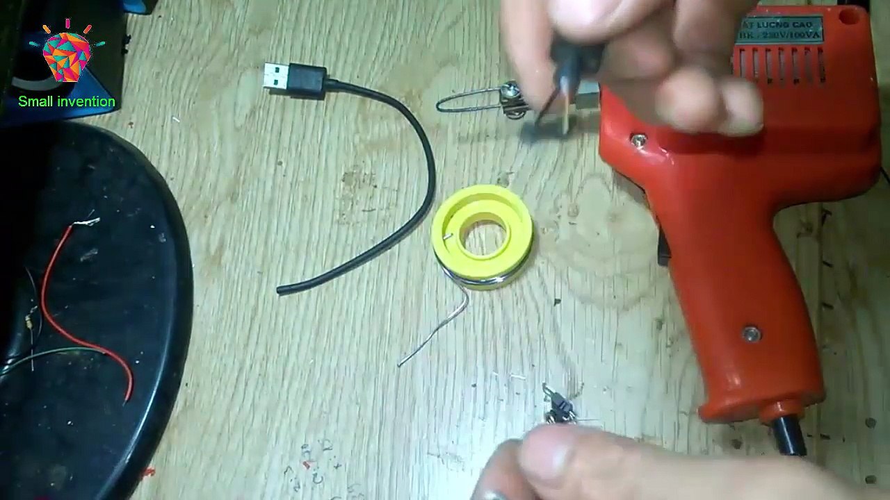 How to Make a Emergency Mobile Phone Charger
