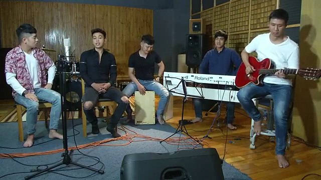 Tập dợt và Chuẩn bị hát live ca khúc Riêng tư 1 sáng tác của nhạc sĩ Phan Mạnh Quỳnh mà m vừa ra mắt bản audio trong 2 ngày vừa qua.Live xong sẽ bật mí 1 chú