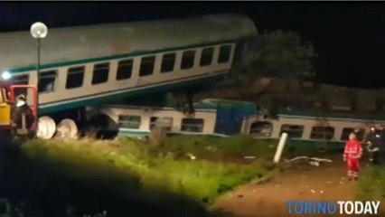 Torino'da yolcu treni kazası: En az iki ölü