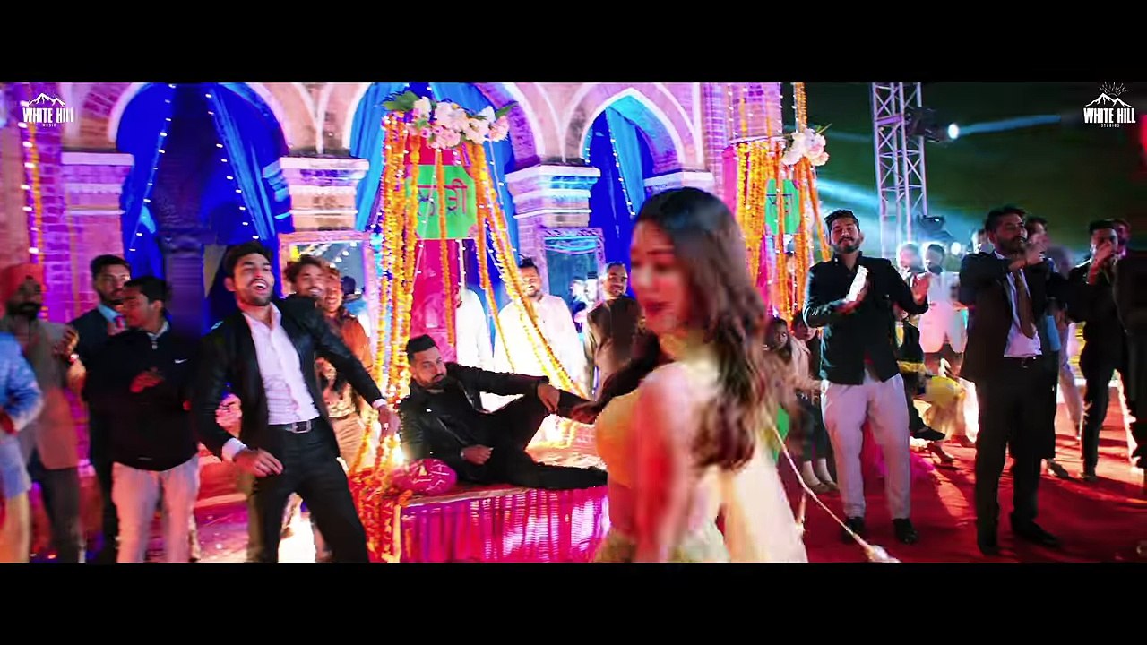Gabru (Full Song) Gippy Grewal & Shipra Goyal - Carry On Jatta 2 - White Hill Music - YouTube