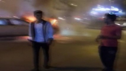 Seyir halindeki otomobil alev alev böyle yandı