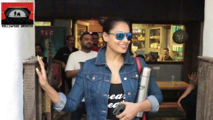 बिपाशा बासु पोह्ची जुहू के सैलून में !