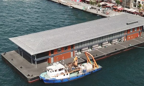 Karaköy İskelesi yerine yerleştirildi