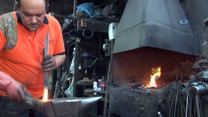 2 bin derecelik sıcağa aldırmadan orucunu tutuyor