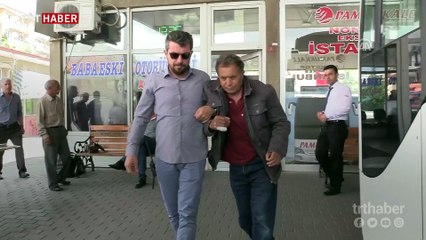 Yolunu bulamayan görme engelli vatandaşa polis yardım etti