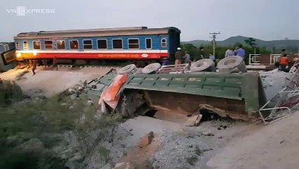 Cận cảnh vụ lật tàu khiến nhiều người thương vong