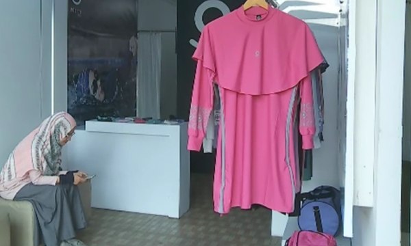 Baju Renang Muslimah, Fungsional Tapi Tetap Syar’i
