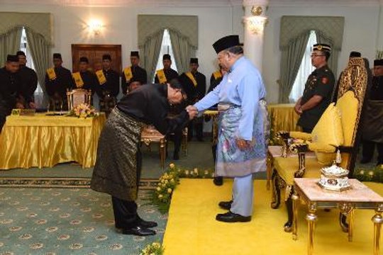 Shahidan: We have asked Umno bosses to sack Perlis MB Azlan Man