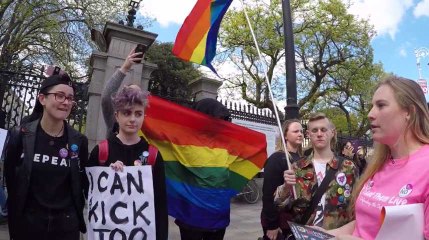 Ces Américains anti-IVG ont fait le voyage en Irlande pour tenter d'influencer le référendum sur l'avortement