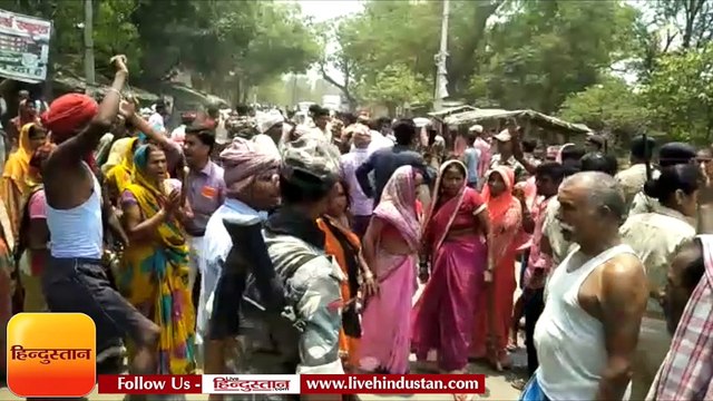 सड़क निर्माण कार्य रोका, फायरिंग के बाद रोड जाम