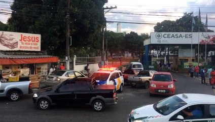 Movimentação em frente à Ceasa, em Cariacica