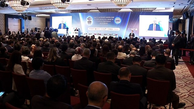 Başbakan Yıldırım: 'Yeni dönemde vatandaş yetkiyi vermek için Cumhurbaşkanı seçecek. Seçimini yapacak, ve kendini illerinde, köylerinde temsil edecek vekillerini de seçecek, bunlar millet iradesiyle belli olacak ve vesayet riski ortadan