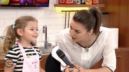 Kush vjen per dreke/ Stilisti Altin Mici gatuan bashke me vajzen (24.05.2018)