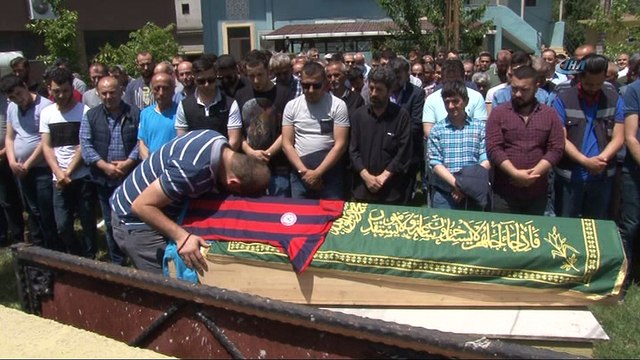 Fabrika inşaatında çalışırken vinç sepetinden düşerek hayatını kaybeden işçi toprağa verildi