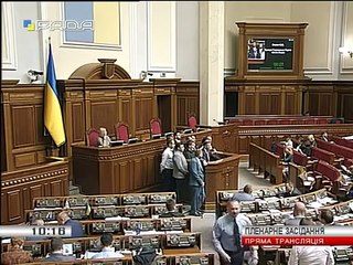 Шокирующее заявление Ляшко! "Я СПАЛЮ ЦЮ ТРИБУНУ ДО БІСОВОЇ МАТЕРІ РАЗОМ З УСІМ ПАРАЛМЕНТОМ!"