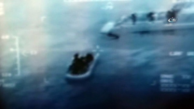 Sahil Güvenlik 24 saatte 210 göçmen yakaladı, 64 göçmen kurtardı...Operasyon anları kamerada