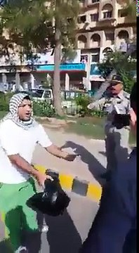 آج اسلام آباد کے اس شہری کا دماغپھر گیا ہے . ہمارے ٹریفک پولیس والے دینا کے سب سے بڑے حرام خور ہووتے ہے ان کا قانون صرف ٹیکسی، رکشہ اور موٹر سائیکل والے کیلنے ہوتا ہے باقی اگر کوئی بڑی گاڑی والا ہے تو ان کو دور سے سلوٹ کرتے ہے