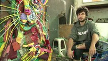 فنان برتغالي يحول النفايات إلى أعمال فنية