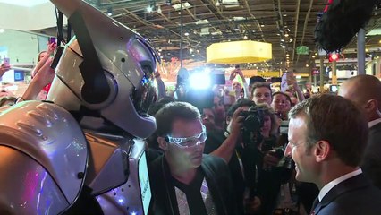 Macron à Vivatech: "il ne faut pas avoir peur du robot"