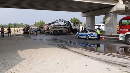 Tır Köprülü Kavşaktan Alt Yola Devrildi: 1 Yaralı