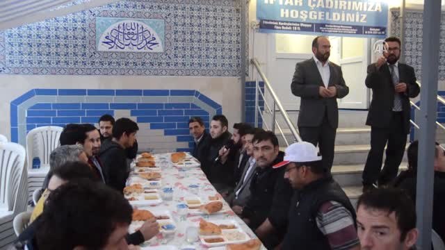 İşitme Engelliler İşaret Diliyle İftar Duası Yaptı