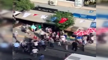 İzmir’de gergin dakikalar... Sokak ortasında böyle kavga ettiler