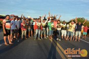 Manifestantes bloqueiam BR-230 em Cajazeiras