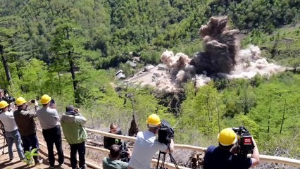 [영상] 북한 풍계리 핵실험장 폭파 순간 / YTN