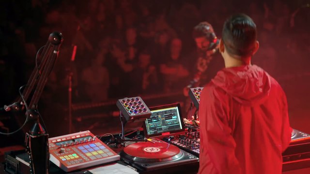 Linkin Park - Somewhere I Belong (feat. Taka from ONE OK ROCK/Live at Hollywood Bowl)