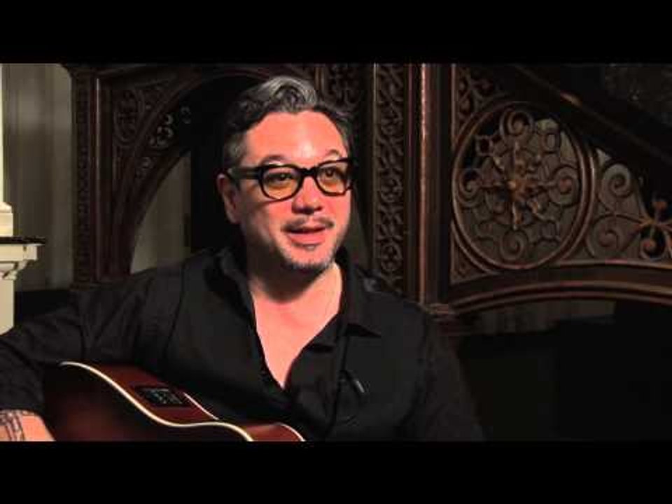 Zanger Fun Lovin Criminals stort hart uit op soloalbum