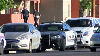 Télécharger la video: Double Homicide Suspect Shot by Sheriff's Deputies in Colorado Walmart Parking Lot