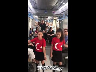 Gençliğe Hitabeyi Vurguyla Okuyan Minik Kızlarımız