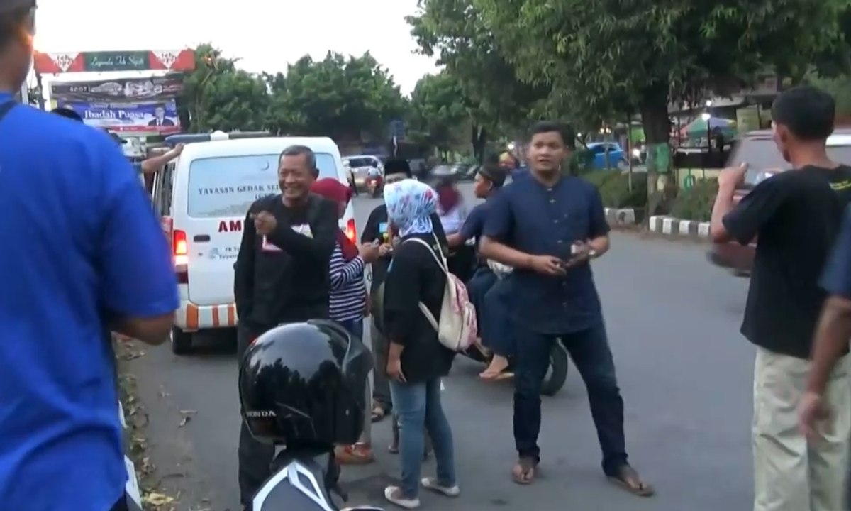Takjil Gratis "Komunitas Sisi Lain Kabupaten Te...