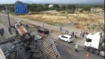 Lastiği Patlayan TIR, Köprülü Kavşaktan Uçtu: 1 Yaralı