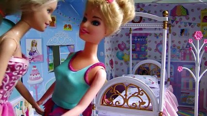 Мама Барби, и Маша. Рабочая одежда для доктора