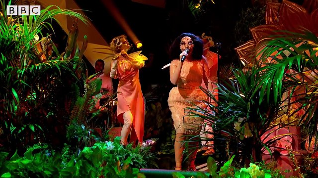 (First TV performance in 8 years) Björk - Courtship on Later... with Jools