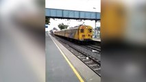 De película: Un tren en llamas entra en la estación