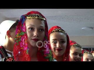 Ora News - Ekspozita me veshjet tradicionale nga trevat shqiptare