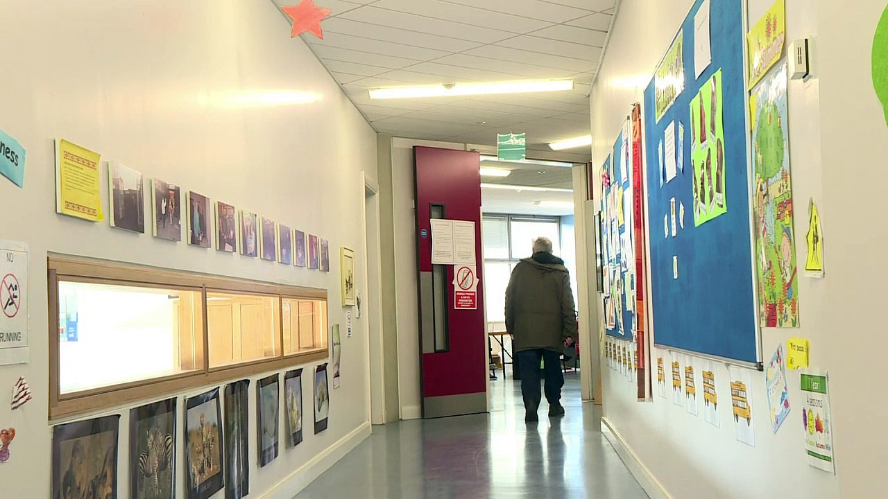 Irlandeses deciden si liberalizan el aborto